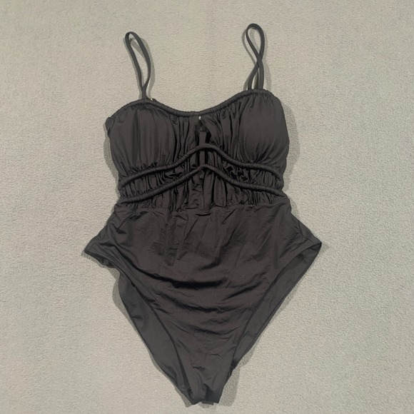 NWOT BECCA Black Ruched Front Cutout One Piece Swimsuit Women Size Medium - Picture 3 of 7